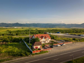 Vila Maria, Cristian